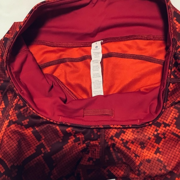 LuluLemon 4 Red Snakeprint Crops Capris - Picture 5 of 9